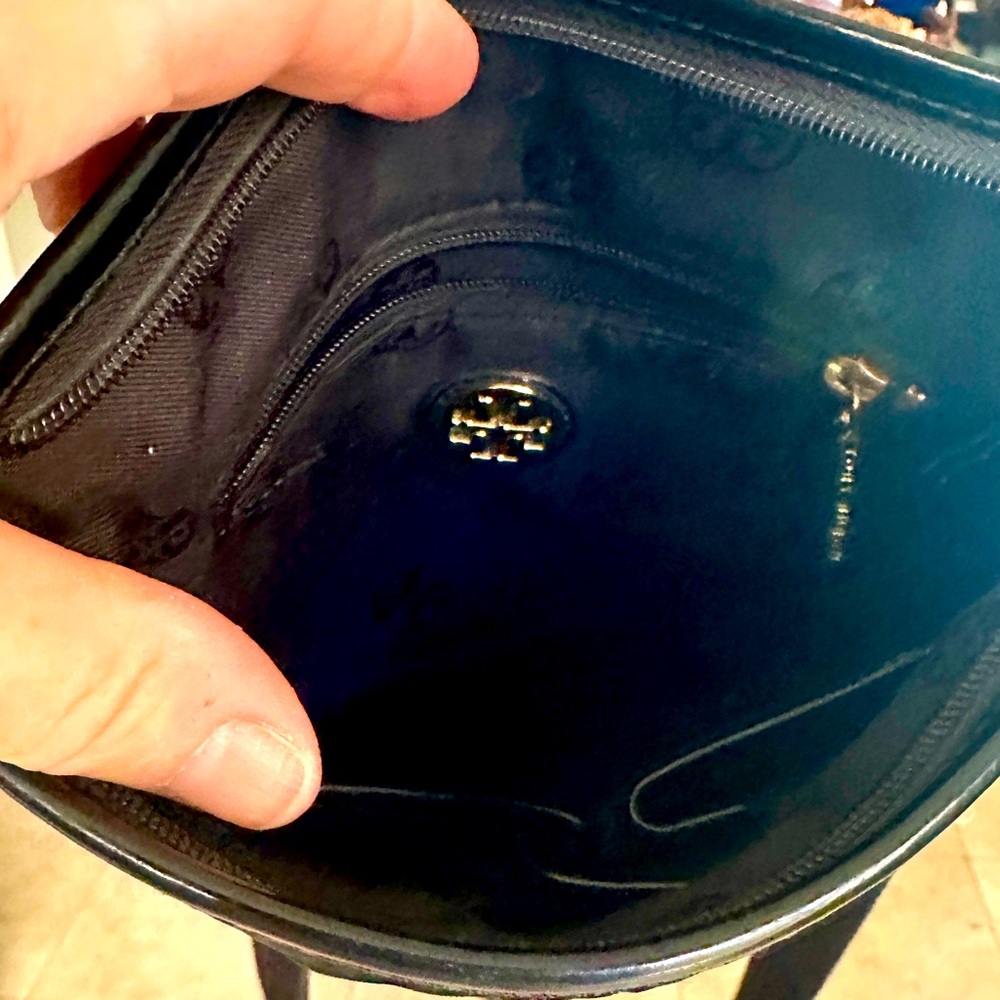 Tory Burch Black Nylon Messenger Bag w/Gold Zipper Detail • Clean In & Out - Picture 9 of 9
